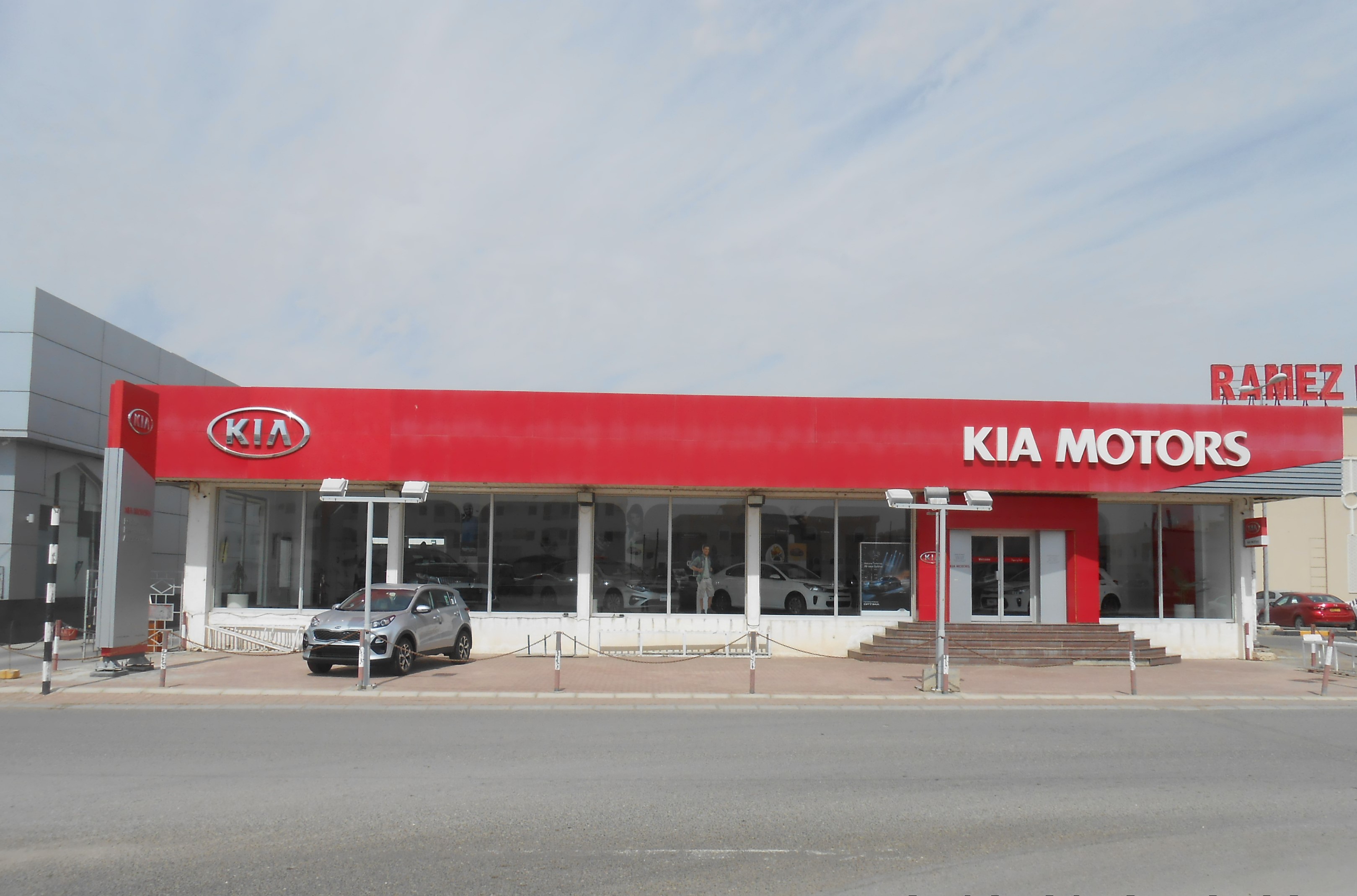 Front view of Kia motors showroom